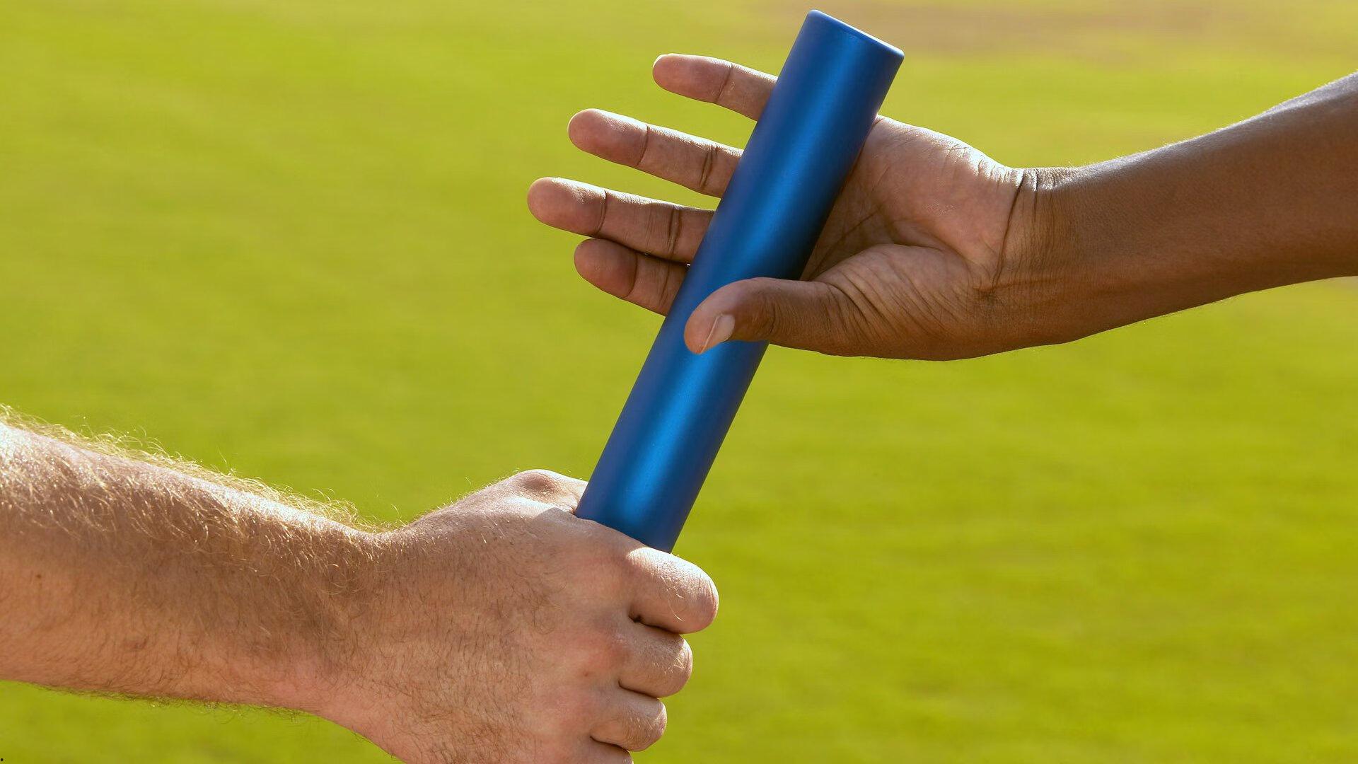 冰岛主帅赛后谈争议判罚,轻微犯规不应改变比赛走向