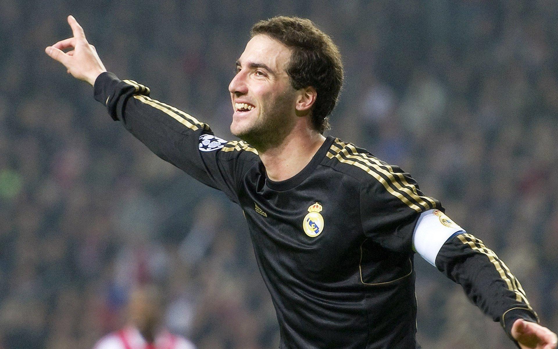 索博振臂呼唤团结，逆境中我们并肩，为荣耀重铸信念